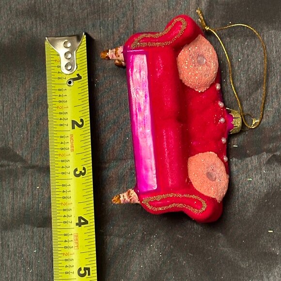 Settee Chesterfield ornament - red in color - Picture 3 of 5